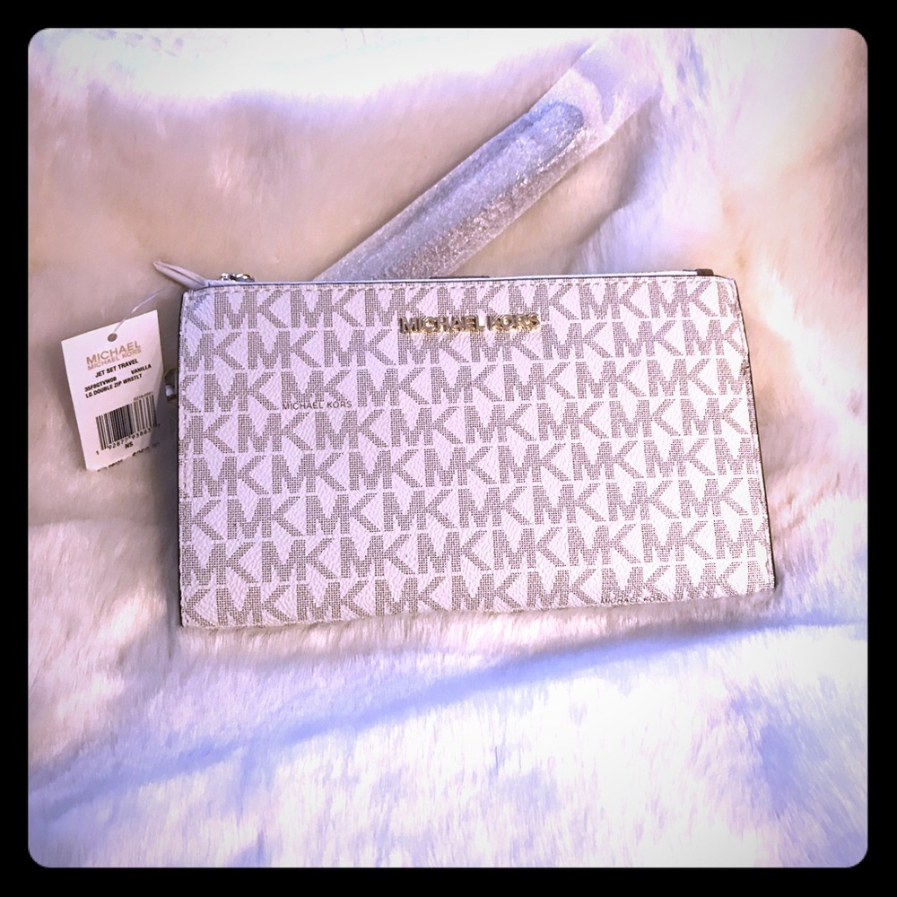 MICHAEL KORS jet set travel wristlet